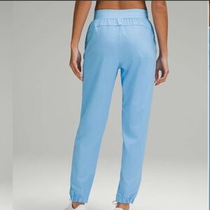 Lululemon License to Train High-Rise Pant
Aero Blue, Size 6